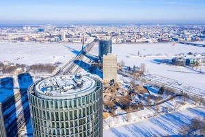riga, lettland. 10 februari 2021. Flygfoto över z-tornen i Riga, Lettland under en kall solig vinterdag. foto