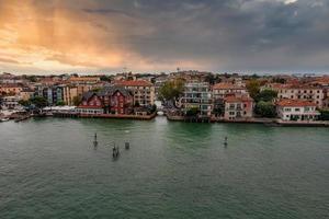 Flygfoto över ön Lido de Venezia i Venedig, Italien. foto