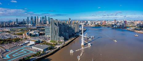 Flygfoto över linbanor för emirates air line i london, Storbritannien. foto