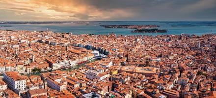Flygfoto över Venedig nära Markusplatsen foto
