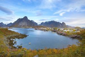 vacker färgglad utsikt över reine landskapet i Lofoten öar foto