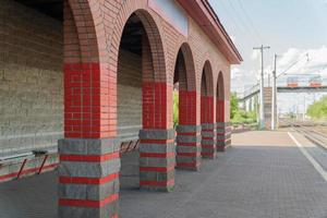 modern järnvägspassagerarstation foto