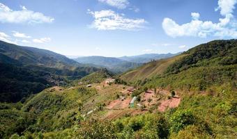 utsiktspunkt vid ban huai thon, bo kluea-distriktet, nan-provinsen, thailand foto