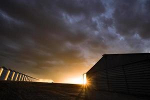 prärie storm moln solnedgång foto