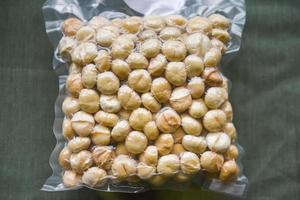 macadamianötter i vakuumförpackning macadamianötter skalade från naturligt högprotein för att torka foto