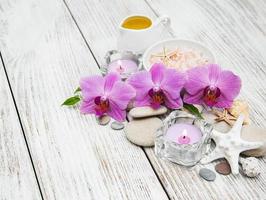 spa koncept med rosa orkidéer foto