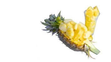 ananas servera på ananas skål glas, tropisk frukt set foto