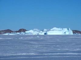 antarktis ändlösa isfält isberg i havet foto