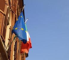 europeiska och italienska flaggan foto