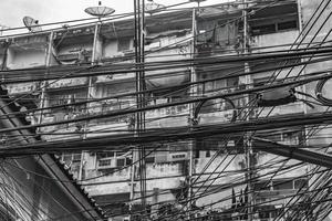 kabel kaos thai elstolpe bangkok thailand svart och vitt. foto
