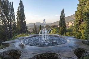 Bicchierone-fontänen, en ikonisk plats i Villa d'este, Tivoli, Italien. foto