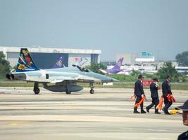 royal thai air force don muang bangkok thailand 12 januari 2019 nationella barndag the royal thai air force air force aircraft show and air show. på bangkok thailand 12 januari 2019. foto