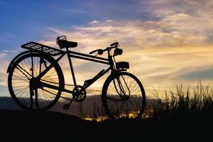 vacker siluett av cykel foto