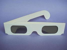 engångs 3d-glasögon för filmer foto