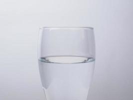 glas med vatten foto