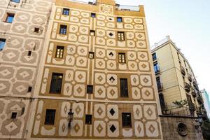 utsmyckad fasad av gamla medeltida hus i el borne, barcelona, katalonien, spanien, europa foto