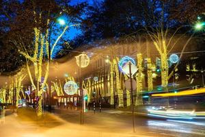 jul- och nyårsbelysning i tbilisi, georgien foto