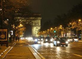 triumfbåge i paris på öppen stadsnatur foto