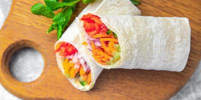 doner kebab grönsak shawarma burrito fyllning vegetabilisk pita vegetarisk foto