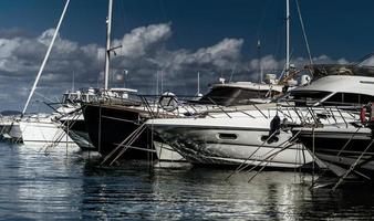 hamn av stora yachter i Medelhavet, Toscana foto