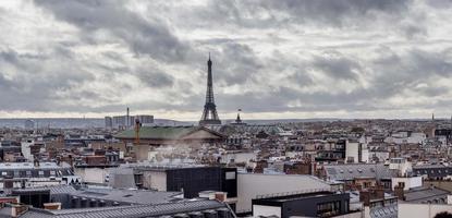 Eiffeltornet i Paris, solig dag, panorama. landmärke foto