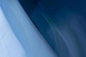 horisontell blå abstrakt gardin banner bakgrund med diagonala ränder vågor foto