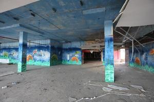 kanchanaburi, thailand 2021 - ghost mall, castle mall graffitti foto