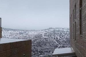 snö i Jerusalem och de omgivande bergen foto