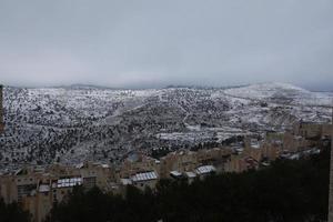 snö i Jerusalem och de omgivande bergen foto