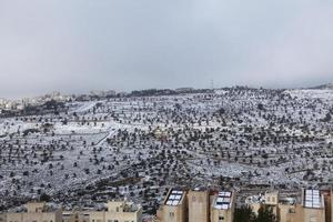 snö i Jerusalem och de omgivande bergen foto