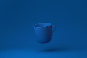 blå muggar eller kaffekopp flytande i blå bakgrund. minimal konceptidé kreativ. svartvit. 3d rendering. foto