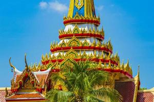 färgglada wat don mueang phra arramluang buddhistiska tempel bangkok thailand. foto