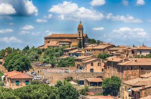 utsikt över staden montalcino, siena, toscana, italien foto