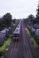 jakarta, indonesien 2022tåg från kalibata till cawang station, södra jakarta, jakarta, indonesien 5 februari 2022 foto