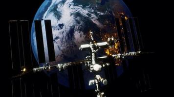 8k internationell rymdstation i omloppsbana om jorden. element från nasa foto