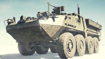 militär stridsvagn i den vita öknen foto