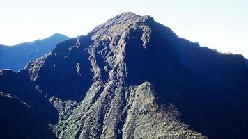 Flygfoto klippiga bergen landskap panorama foto