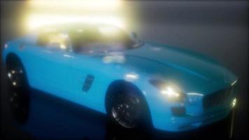 lyxig sportbil i mörk studio med starkt ljus foto