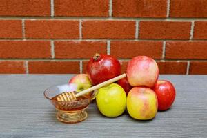 rosh hashanah jewesh semester koncept honung, äpple granatäpple foto