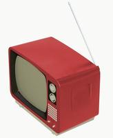 gammal vintage orange analog TV framifrån isolerad på vit bakgrund med antenn 3d-bild foto