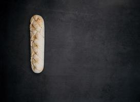 skivat bröd över bakgrund. foto