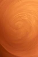 orange sand virvla. vertikal abstrakt. bakgrund foto
