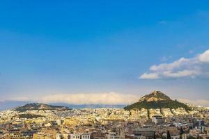 likavittou lykabettus och heliga kyrkan i saint isidore athens grekland. foto