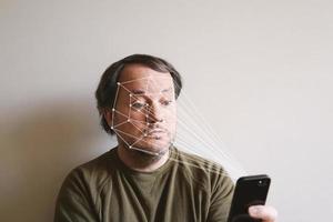 ansiktsigenkänning med smartphone möjliggör biometrisk autentisering foto
