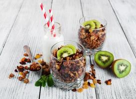 granola flingor med nötter foto