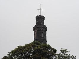 nelson monument på calton hill i edinburgh foto