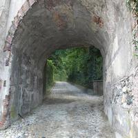 tunnel under järnväg foto