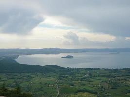 utsikt över staden montefiascone foto