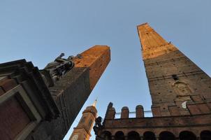 medeltida torn i Bologna foto