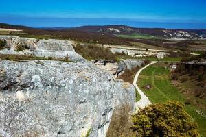 vacker landskapsvy från berget till dalen foto